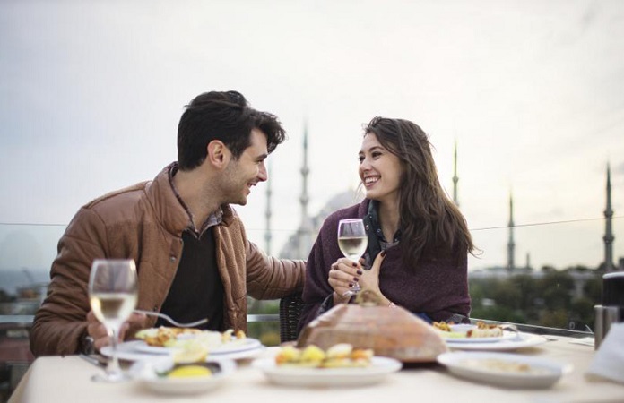Hẹn hò tại các quán cafe, nhà hàng đem lại sự vui vẻ và riêng tư