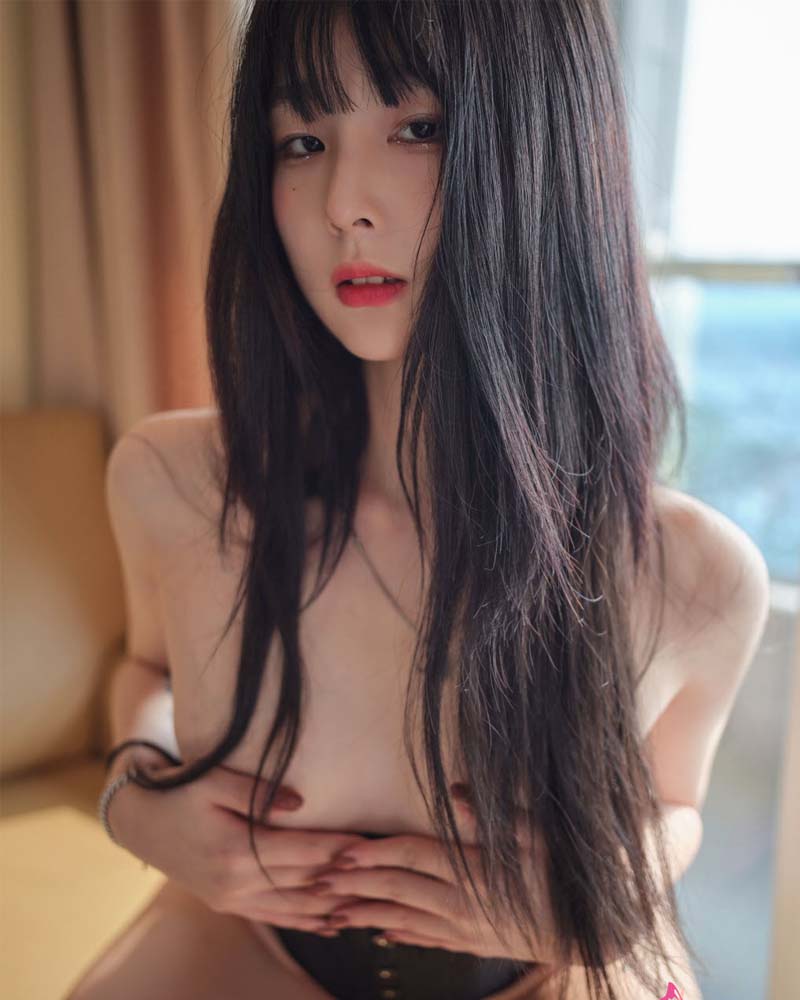 Ảnh gái xinh khỏa thân tóc dài