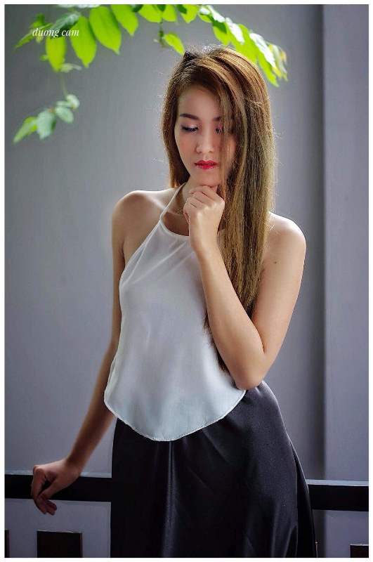 Ảnh khỏa thân Nguyễn Thị Kim Phượng với áo trắng
