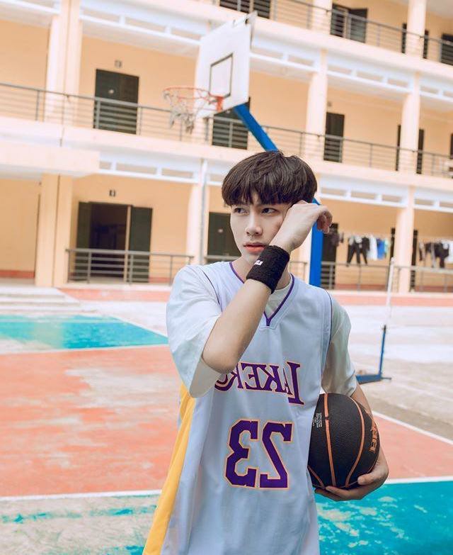 Ảnh trai chơi bóng rổ