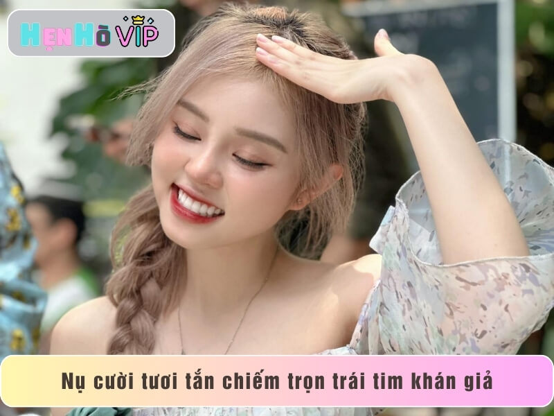 Nụ cười tươi tắn chiếm trọn trái tim khán giả