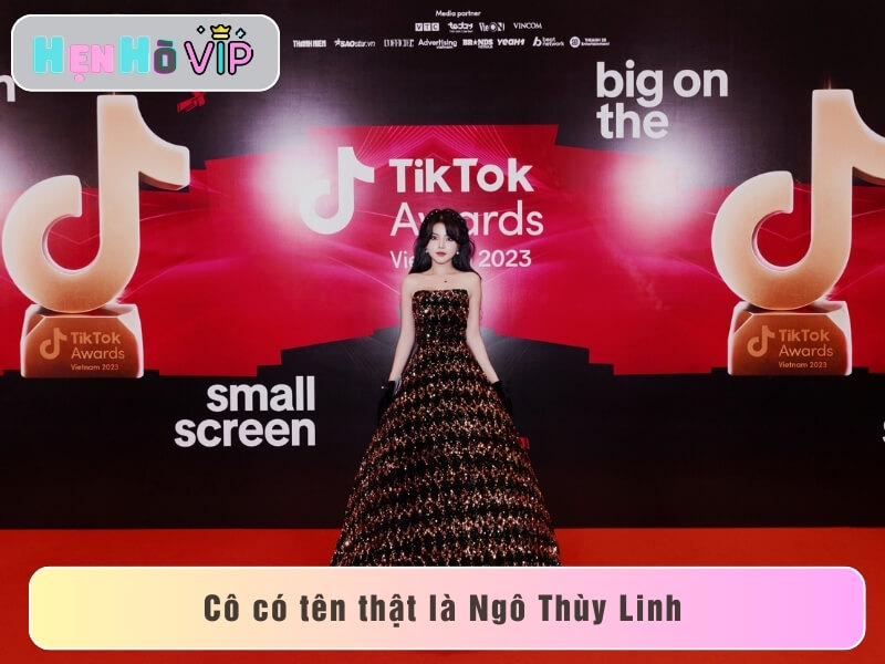 Cô có tên thật là Ngô Thùy Linh