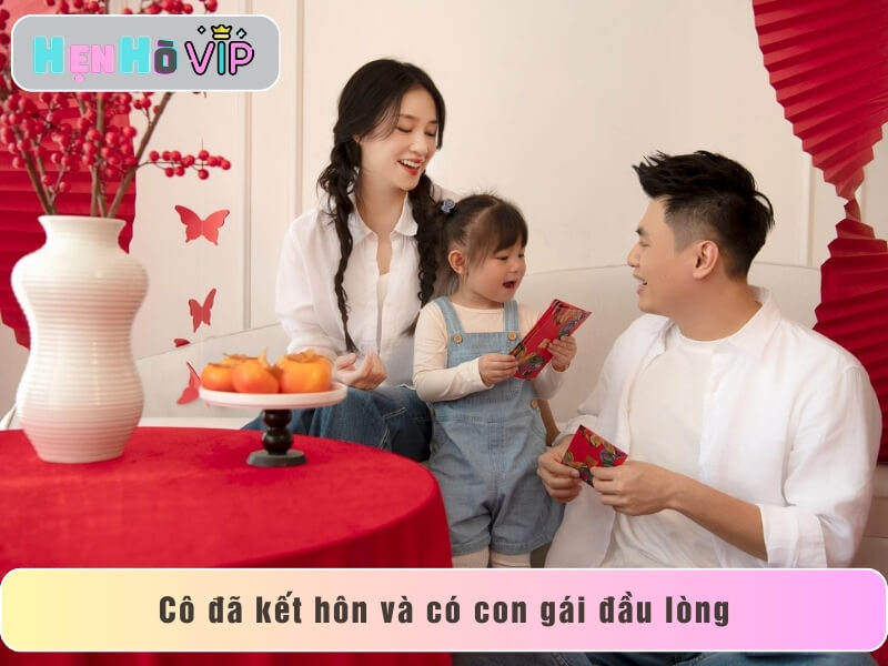 Cô đã kết hôn và có con gái đầu lòng