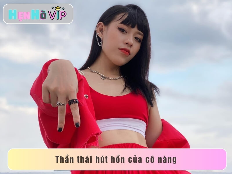 Thần thái hút hồn của cô nàng