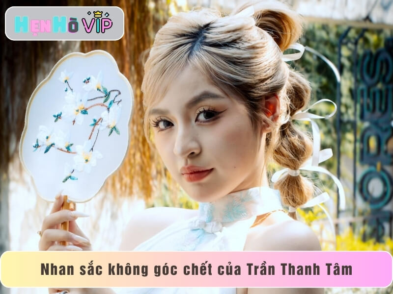 Nhan sắc không góc chết của cô