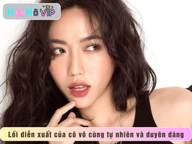 Lối diễn xuất của cô vô cùng tự nhiên và duyên dáng