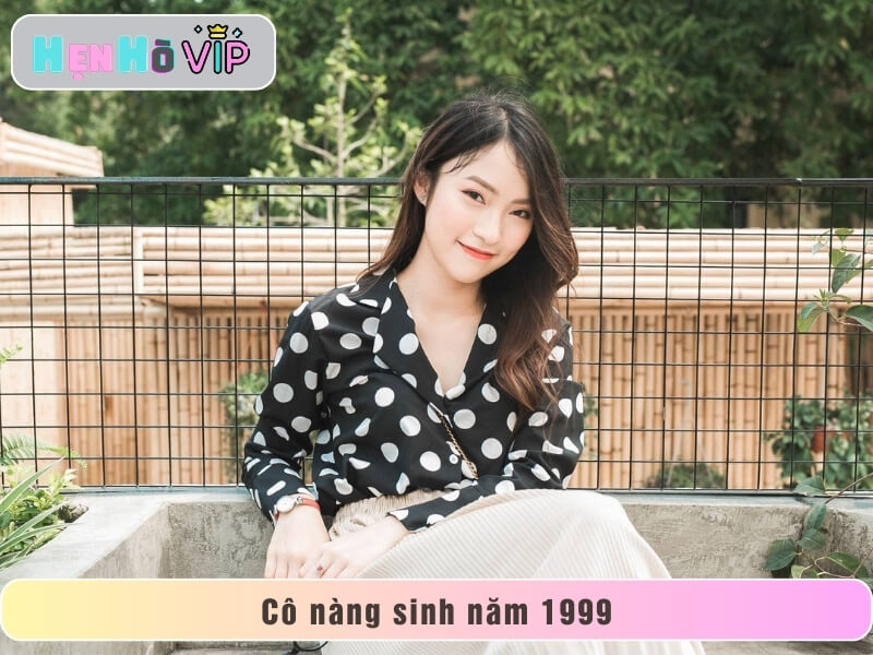 Mc Khánh Vy sinh năm 1999