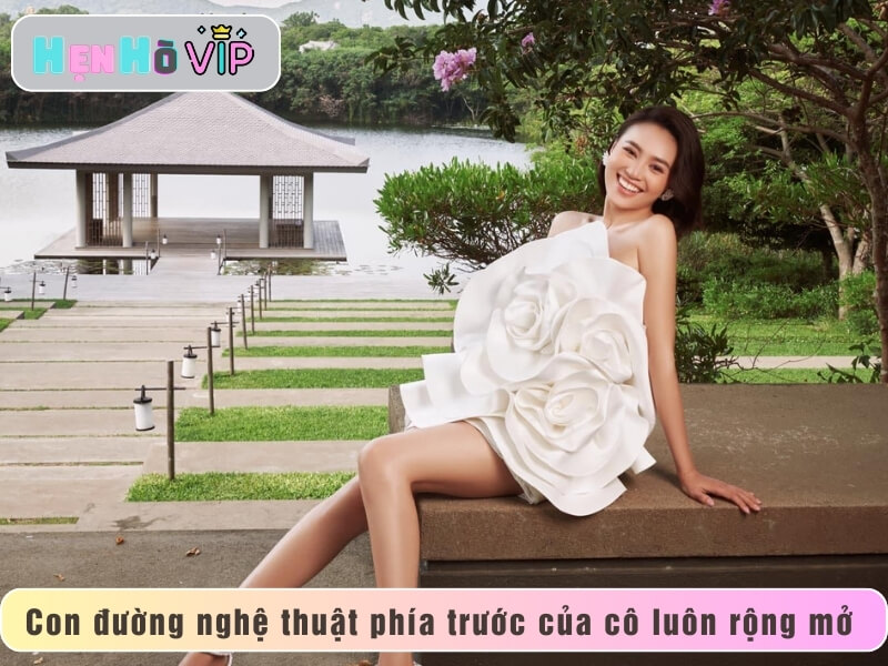 Con đường nghệ thuật phía trước của cô luôn rộng mở 