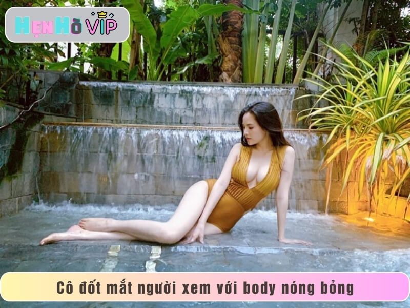 Cô đốt mắt người xem với body nóng bỏng