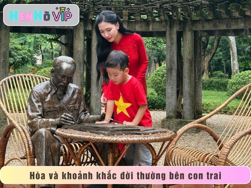 Hòa và khoảnh khắc đời thường bên con trai